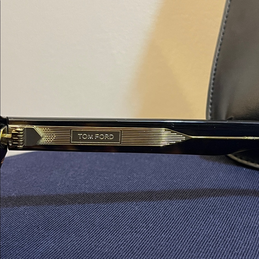 Tom Ford Icon Pilot Sunglasses - NWOT - Picture 3 of 6